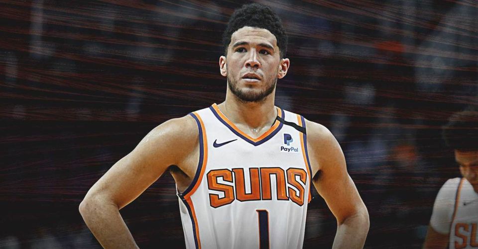 个年轻人在 个年轻人在